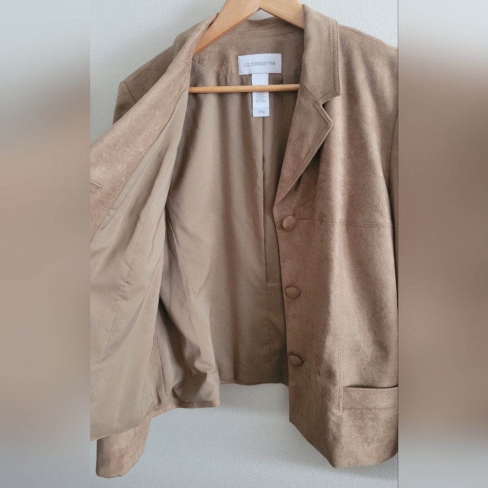 Liz Claiborne classic camel colored faux suede blazer Women's size 16 or XL - Picture 2 of 7